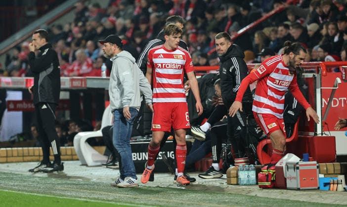 Coach Steffen Baumgart, substitutes Aljoscha Kemlein, Christopher Trimmel Sport Football Soccer Bundesliga Men DFL 12 Matchday Season 2025 2026 29 11 2025 1 FC Union Berlin FCU vs 1 FC Heidenheim FCH DFL regulations prohibit any use of photographs as image sequences and or quasi video