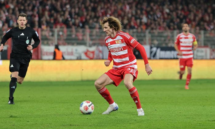 Alex Kral on the ball Single image Crop action Sport Football Soccer Bundesliga Men DFL 12 Matchday Season 2025 2026 29 11 2025 1 FC Union Berlin FCU vs 1 FC Heidenheim FCH DFL regulations prohibit any use of photographs as image sequences and or quasi video