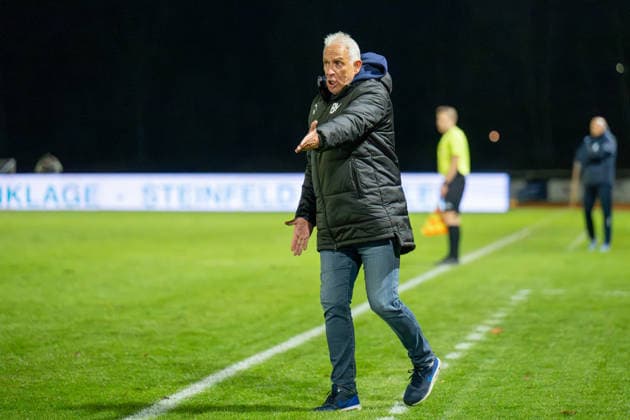 Football, Regionalliga Nord, BW Lohne Bremer SV, 21 Matchday, Season 2025 2026, 29 11 2025 Christian Neidhart Coach Blau Weiss Lohne sauer , Lohne Heinz Dettmer Stadion Niedersachsen Germany