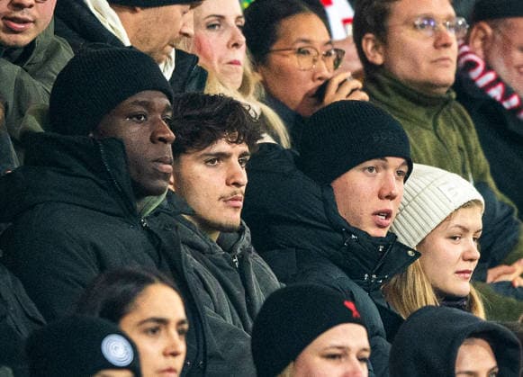 Soccer, Men, Season 2025 2026, 1 Bundesliga 12 Matchday , 1 FC Union Berlin 1 FC Heidenheim, f l Oluwaseun Ogbemudia 1 FC Union Berlin , David Preu 1 FC Union Berlin , Dmytro Bogdanov 1 FC Union Berlin in the stands, 29 11 2025, Copyright: xSebastianxRäppold MatthiasxKochx