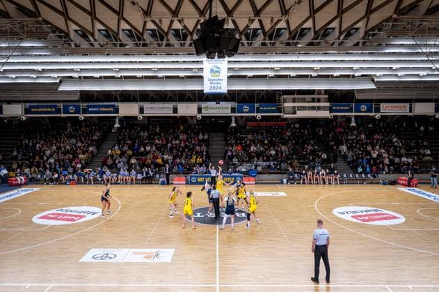 Basketball Berlin 29 11 2025 Season 2025 2026 DBBL 1 Bundesliga Women, Women Alba Berlin Eisvögel USC Freiburg Tip Off