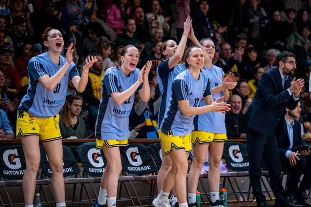 Basketball Berlin 29.11.2025 Saison 2025 2026 DBBL 1. Bundesliga Frauen, Damen Alba Berlin - Eisvögel USC Freiburg Jubel Alba Abby Muse (Alba, No.31) Rosalie Esser (Alba, No.22) Lena Gohlisch (Alba, No.12) Jo Raflo (Alba, No.09) Nina Rosemeyer (Alba, No.11)