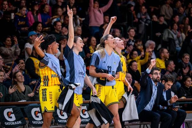 Basketball Berlin 29 11 2025 Season 2025 2026 DBBL 1 Bundesliga Women, Women Alba Berlin Eisvögel USC Freiburg Jubel Alba Deeshyra Thomas Alba, No 21 Tessa Stammberger Alba, No 06 Emily Kiser Alba, No 33 Marie Bertholdt Alba, No 04