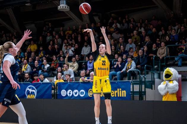 Basketball Berlin 29 11 2025 Season 2025 2026 DBBL 1 Bundesliga Women, Women Alba Berlin Eisvögel USC Freiburg Rosalie Esser Alba, No 22