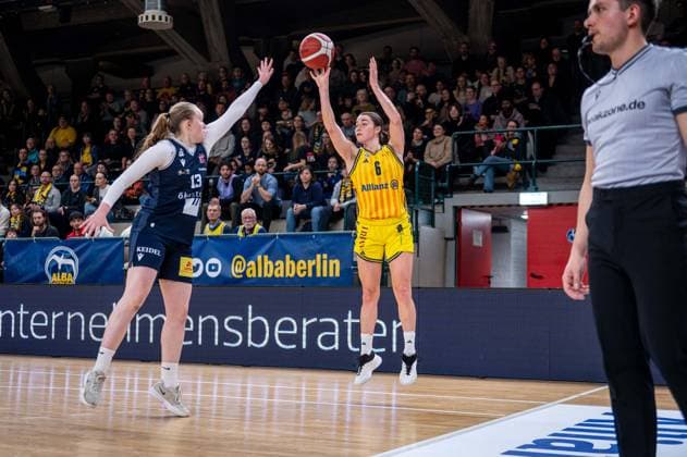 Basketball Berlin 29 11 2025 Season 2025 2026 DBBL 1 Bundesliga Women, Women Alba Berlin Eisvögel USC Freiburg Tessa Stammberger Alba, No 06 Greta Kröger Freiburg, No 13