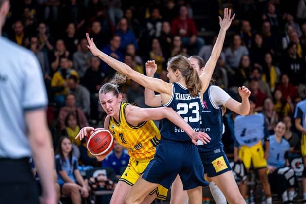 Basketball Berlin 29 11 2025 Season 2025 2026 DBBL 1 Bundesliga Women, Women Alba Berlin Eisvögel USC Freiburg Abby Muse Alba, No 31 Antonia Kraushaar Freiburg, No 23