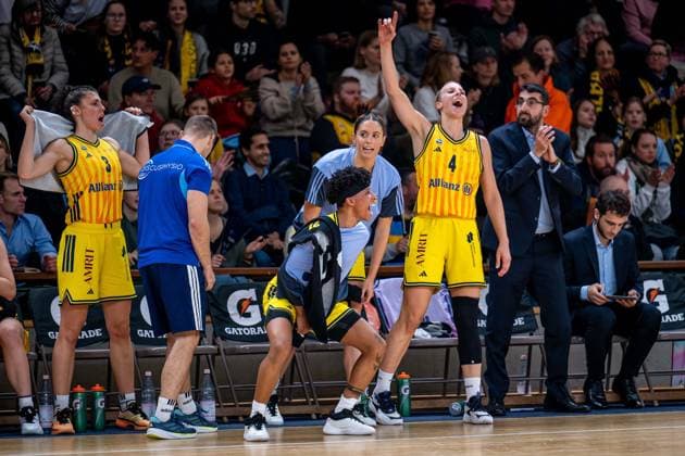 Basketball Berlin 29 11 2025 Season 2025 2026 DBBL 1 Bundesliga Women, Women Alba Berlin Eisvögel USC Freiburg Jubel Alba Deeshyra Thomas Alba, No 21 Marie Bertholdt Alba, No 04 and others