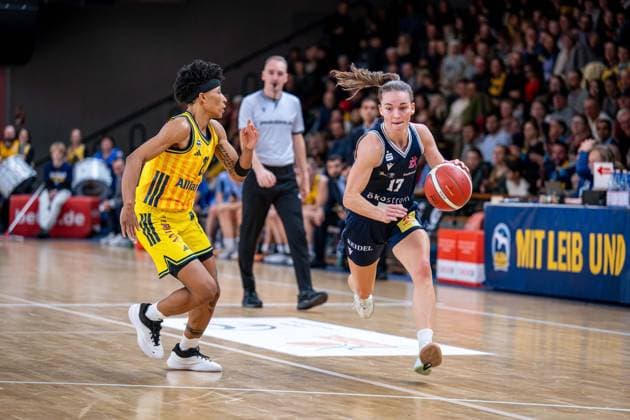 Basketball Berlin 29 11 2025 Season 2025 2026 DBBL 1 Bundesliga Women, Women Alba Berlin Eisvögel USC Freiburg Greta Kröger Freiburg, No 13 Deeshyra Thomas Alba, No 21