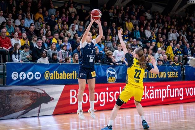 Basketball Berlin 29 11 2025 Season 2025 2026 DBBL 1 Bundesliga Women, Women Alba Berlin Eisvögel USC Freiburg Paula Paradzik Freiburg, No 07 Rosalie Esser Alba, No 22
