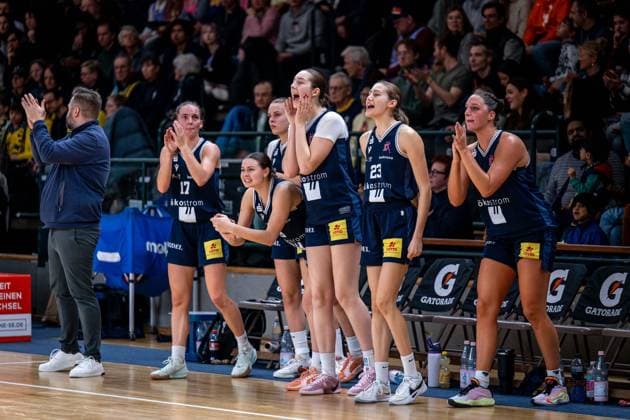 Basketball Berlin 29.11.2025 Saison 2025 2026 DBBL 1. Bundesliga Frauen, Damen Alba Berlin - Eisvögel USC Freiburg Jubel Freiburg