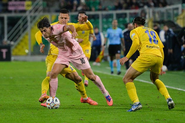 Palermo FC against Carrarese during the Serie B 2025 2026 match at Renzo Barbera Stadium in Palermo, Italy, on 29 November 2025; in the photo: Filippo Ranocchia (Palermo FC)  Copyright: xFedericoxSerra IPAxSportx xipa-agency.netx xx IPA_68544857 IPA_Agency_IPA68544857