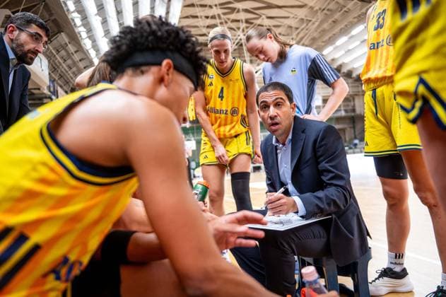 Basketball Berlin 29 11 2025 Season 2025 2026 DBBL 1 Bundesliga Women, Women Alba Berlin Eisvögel USC Freiburg Cristo Cabrera Alba, Coach