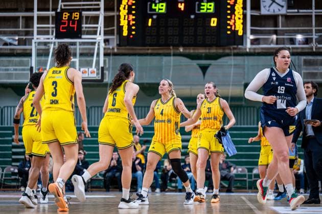 Basketball Berlin 29 11 2025 Season 2025 2026 DBBL 1 Bundesliga Women, Women Alba Berlin Eisvögel USC Freiburg Jubel Alba Marie Bertholdt Alba, No 04 Abby Muse Alba, No 31 and others