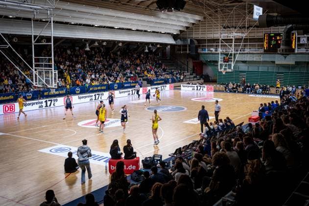 Basketball Berlin 29.11.2025 Saison 2025 2026 DBBL 1. Bundesliga Frauen, Damen Alba Berlin - Eisvögel USC Freiburg Sömmeringhalle Sporthalle Charlottenburg Sportstätte
