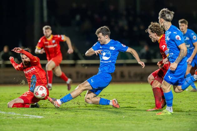 Football, Regionalliga Nord, BW Lohne Bremer SV, 21 Matchday, Season 2025 2026, 29 11 2025 Leon Gino Schmidt Bremer SV 7 stops Nico Thoben Blau Weiss Lohne 8 , Lohne Heinz Dettmer Stadion Niedersachsen Germany