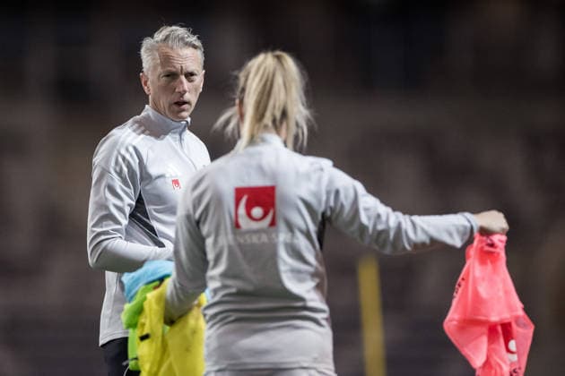 251130 Assistant coach Niklas Egnell during a training session with the Swedish women s national football team on November 30, 2025 in Stockholm Photo Kenta Jönsson BILDBYRAN COP 210 KJ0291 fotboll football soccer fotball träning practice training sverige sweden dam bbeng  Copyright: KENTAxJÖNSSON BB251130KJ002