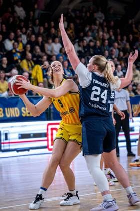Basketball Berlin 29 11 2025 Season 2025 2026 DBBL 1 Bundesliga Women, Women Alba Berlin Eisvögel USC Freiburg Jo Raflo Alba, No 09 Abigail Ann Prohaska Freiburg, No 24