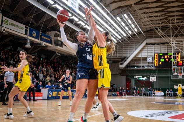 Basketball Berlin 29 11 2025 Season 2025 2026 DBBL 1 Bundesliga Women, Women Alba Berlin Eisvögel USC Freiburg Elea Gaba Freiburg, No 19 Emily Kiser Alba, No 33