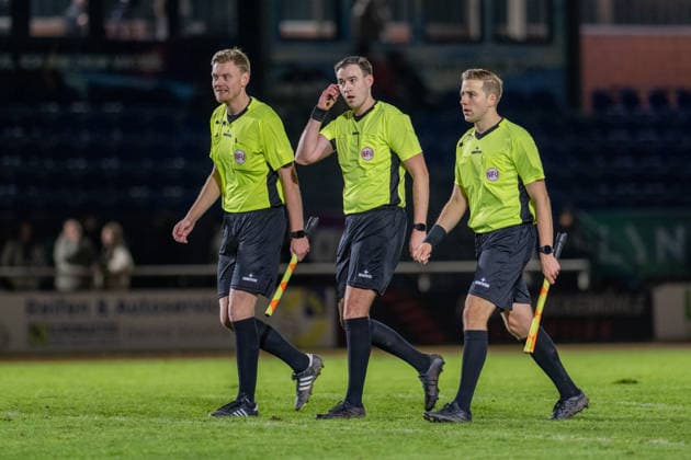 Football, Regionalliga Nord, BW Lohne Bremer SV, Matchday 21, Season 2025 2026, 29 11 2025 Referee team after the match , Lohne Heinz Dettmer Stadion Niedersachsen Germany