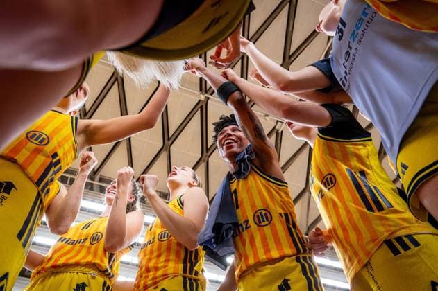 Basketball Berlin 29 11 2025 Season 2025 2026 DBBL 1 Bundesliga Women, Women Alba Berlin Eisvögel USC Freiburg Jubel Alba Deeshyra Thomas Alba, No 21 and others