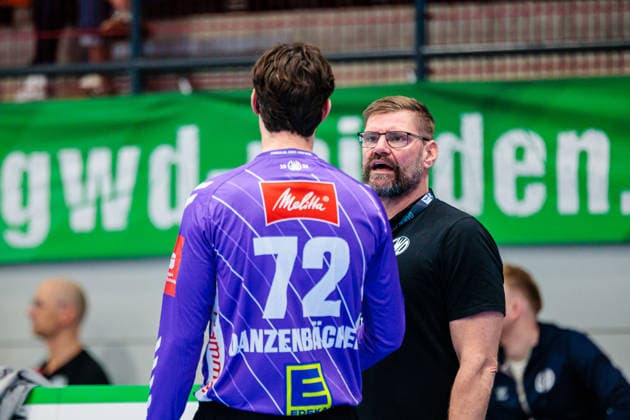 f l Keno Danzenbaecher GWD Minden, 72 , Aaron Ziercke GWD Minden, Coach GER, GWD Minden vs SC Magdeburg, Handball, 1 Bundesliga, Matchday 14, Season 2025 2026, 29 11 2025 GER, GWD Minden vs SC Magdeburg, Handball, 1 Bundesliga, Matchday 14, Season 2025 2026, 29 11 2025 Luebbecke Copyright: xEibner-Pressefoto JanxRollingerx EP_JSK