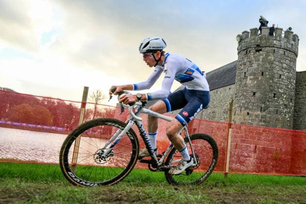 Italian Filippo Grigolini pictured in action during the mens under 19 race at the Cyclocross World Cup cyclocross event in Flamanville, France, Sunday 30 November 2025, the 2nd stage (out of 12) in the World Cup of the 2025-2026 season. DAVIDxPINTENS  x145353183x