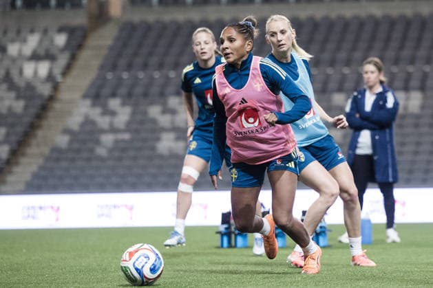 251130 Madelen Janogy during a training session with the Swedish women s national football team on November 30, 2025 in Stockholm Photo Kenta Jönsson BILDBYRAN COP 210 KJ0291 fotboll football soccer fotball träning practice training sverige sweden dam bbeng  Copyright: KENTAxJÖNSSON BB251130KJ007