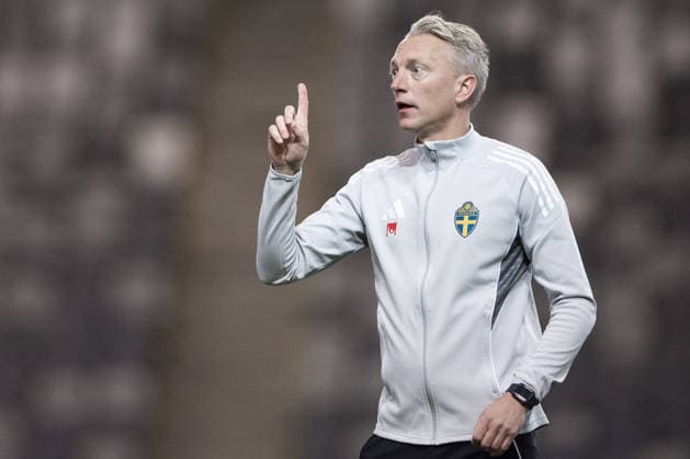 251130 Assistant coach Niklas Egnell during a training session with the Swedish women s national football team on November 30, 2025 in Stockholm Photo Kenta Jönsson BILDBYRAN COP 210 KJ0291 fotboll football soccer fotball träning practice training sverige sweden dam bbeng  Copyright: KENTAxJÖNSSON BB251130KJ008