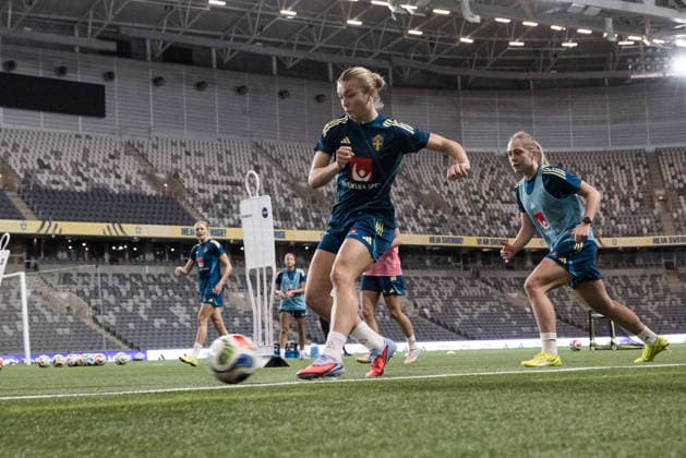 251130 Beata Olsson during a training session with the Swedish women s national football team on November 30, 2025 in Stockholm Photo Kenta Jönsson BILDBYRAN COP 210 KJ0291 fotboll football soccer fotball träning practice training sverige sweden dam bbeng  Copyright: KENTAxJÖNSSON BB251130KJ009