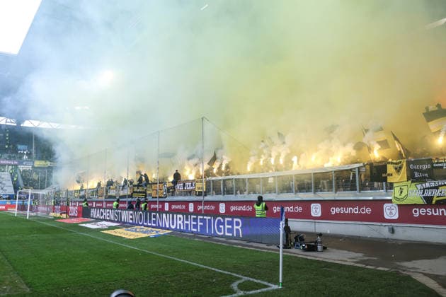 Sports, football, 3 league season 2025 2026 16 matchday MSV Duisburg Alemannia Aachen 29 11 2025, schauinsland reisen arena fans Aachen with pyro and smoke Duisburg schauinsland reisen arena North Rhine-Westphalia Germany