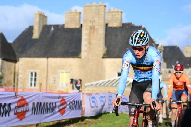 Belgian Viktor Vandenberghe pictured in action during the men s under 23 race at the Cyclocross World Cup cyclocross event in Flamanville, France, Sunday 30 November 2025, the 2nd stage (out of 12) in the World Cup of the 2025-2026 season. DAVIDxPINTENS  x145354636x