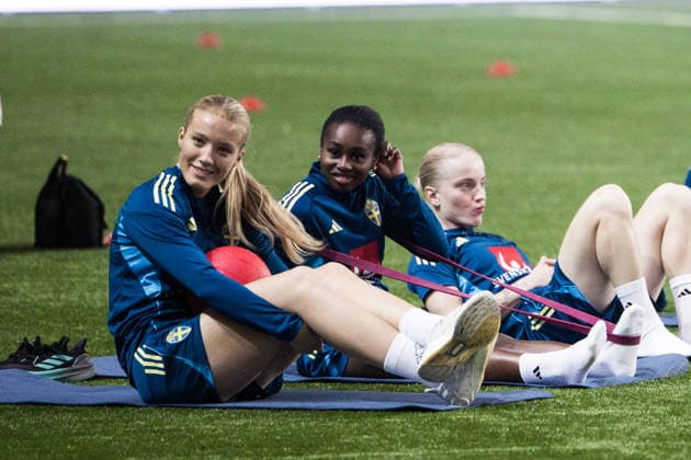 251130 Smilla Holmberg and Monica Jusu Bah during a training session with the Swedish women s national football team on November 30, 2025 in Stockholm Photo Kenta Jönsson BILDBYRAN COP 210 KJ0291 fotboll football soccer fotball träning practice training sverige sweden dam bbeng  Copyright: KENTAxJÖNSSON BB251130KJ014