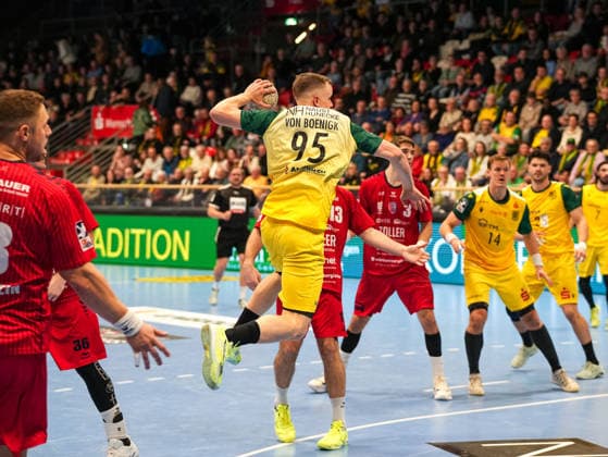 Jan von Boenigk VfL Eintracht Hagen, 95 on goal throw VfL Eintracht Hagen vs SG BBM Bietigheim, Handball, 2 Bundesliga, Matchday 13, Season 2025 2026, 29 11 2025 VfL Eintracht Hagen vs SG BBM Bietigheim, Handball, 2 Bundesliga, Matchday 13, Season 2025 2026, 29 11 2025 Hagen Copyright: xEibner-Pressefoto DamianxKruczynx EP_DKI
