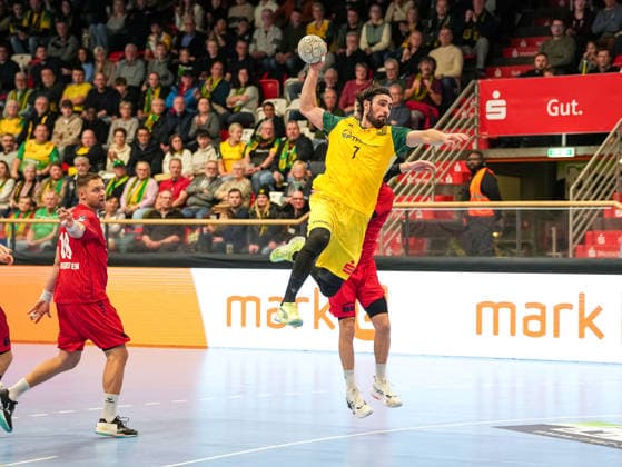 Pouya Norouzi VfL Eintracht Hagen, 07 on goal throw VfL Eintracht Hagen vs SG BBM Bietigheim, Handball, 2 Bundesliga, Matchday 13, Season 2025 2026, 29 11 2025 VfL Eintracht Hagen vs SG BBM Bietigheim, Handball, 2 Bundesliga, Matchday 13, Season 2025 2026, 29 11 2025 Hagen Copyright: xEibner-Pressefoto DamianxKruczynx EP_DKI