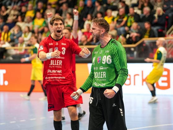 Jan Hrdlicka SG BBM Bietigheim, 96 and Nikola Vlahovic SG BBM Bietigheim, 03 cheer VfL Eintracht Hagen vs SG BBM Bietigheim, Handball, 2 Bundesliga, Matchday 13, Season 2025 2026, 29 11 2025 VfL Eintracht Hagen vs SG BBM Bietigheim, Handball, 2 Bundesliga, Matchday 13, Season 2025 2026, 29 11 2025 Hagen Copyright: xEibner-Pressefoto DamianxKruczynx EP_DKI