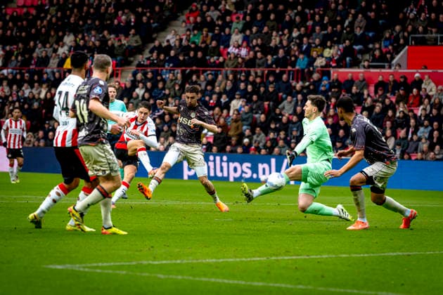 PSV Eindhoven midfielder Joey Veerman scores the 1 0 during the match PSV Eindhoven vs FC Volendam at the Philips stadium for the Dutch Vriendenloterij Eredivisie season 2025 2026 in EINDHOVEN, Netherlands on 30 november 2025, photo by Marcel van Dorst EYE4images DeFodi Images