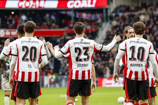 EINDHOVEN , 30-11-2025 , Philips stadium , season 2025 2026 , Dutch Eredivisie football , match between PSV and FC Volendam , picture shows 1-0 goal from PSV player Joey Veerman PSV - Volendam  x32268915x Copyright: