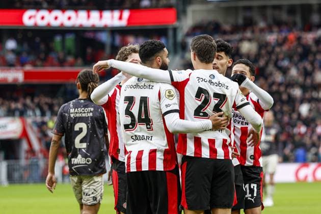 EINDHOVEN , 30-11-2025 , Philips stadium , season 2025 2026 , Dutch Eredivisie football , match between PSV and FC Volendam , picture shows 1-0 goal from PSV player Joey Veerman PSV - Volendam  x32268917x Copyright: