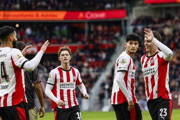EINDHOVEN , 30-11-2025 , Philips stadium , season 2025 2026 , Dutch Eredivisie football , match between PSV and FC Volendam , picture shows 1-0 goal from PSV player Joey Veerman PSV - Volendam  x32268918x Copyright:
