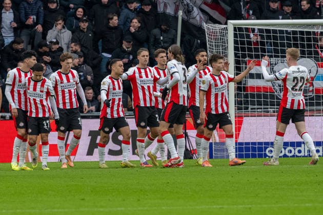 30 11 2025, Football Eredivisie, Season 2025 2026, Matchday 14, PSV Eindhoven FC Volendam at Philips Stadion in Eindhoven The Eindhoven players celebrate the goal for 1 0 Photo Kirchner Media Thomas Haesler Copyright: xKirchner-Media ThomasxHaeslerx