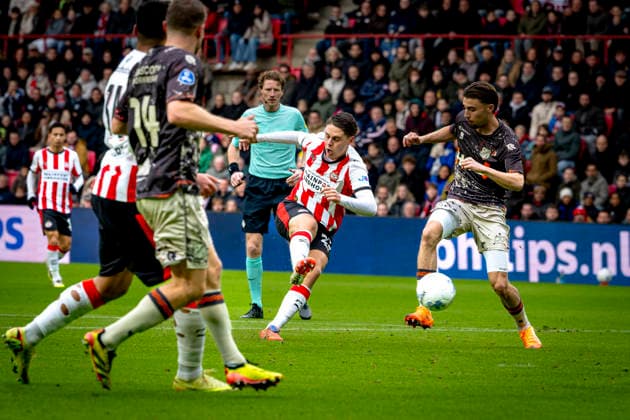 PSV Eindhoven midfielder Joey Veerman scores the 1 0 during the match PSV Eindhoven vs FC Volendam at the Philips stadium for the Dutch Vriendenloterij Eredivisie season 2025 2026 in EINDHOVEN, Netherlands on 30 november 2025, photo by Marcel van Dorst EYE4images DeFodi Images