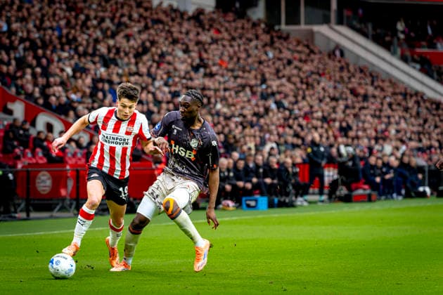 PSV Eindhoven forwarder Esmir BajraktareviÄ‡, FC Volendam midfielder Jamie Jacobs during the match PSV Eindhoven vs FC Volendam at the Philips stadium for the Dutch Vriendenloterij Eredivisie season 2025 2026 in EINDHOVEN, Netherlands on 30 november 2025, photo by Marcel van Dorst EYE4images DeFodi Images