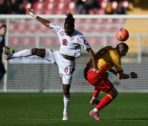 Ci Lecce 30 11 2025 - campionato di calcio serie A Lecce-Torino foto Carmelo Imbesi Image nella foto: Adrian Tameze-Nikola Stulic 