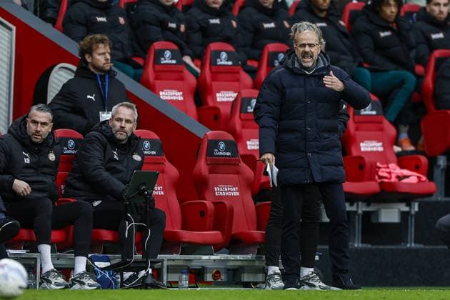 EINDHOVEN , 30-11-2025 , Philips stadium , season 2025 2026 , Dutch Eredivisie football , match between PSV and FC Volendam , picture shows PSV trainer coach Peter Bosz PSV - Volendam  x32269192x Copyright: