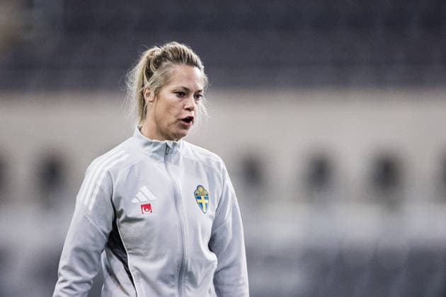 251130 Assistant coach Johanna Almgren during a training session with the Swedish women s national football team on November 30, 2025 in Stockholm Photo Kenta Jönsson BILDBYRAN COP 210 KJ0291 fotboll football soccer fotball träning practice training sverige sweden dam bbeng  Copyright: KENTAxJÖNSSON BB251130KJ024