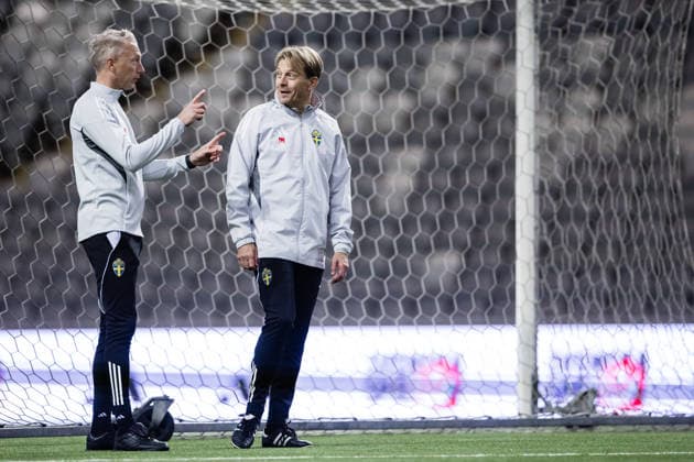 251130 Assistant coach Niklas Egnell and head coach Tony Gustavsson during a training session with the Swedish women s national football team on November 30, 2025 in Stockholm Photo Kenta Jönsson BILDBYRAN COP 210 KJ0291 fotboll football soccer fotball träning practice training sverige sweden dam bbeng  Copyright: KENTAxJÖNSSON BB251130KJ025