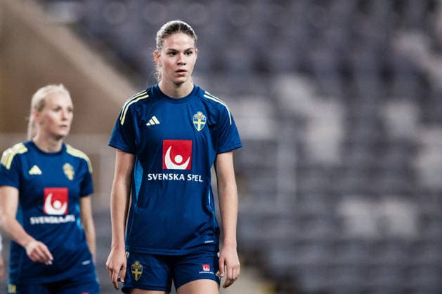 251130 Bella Andersson during a training session with the Swedish women s national football team on November 30, 2025 in Stockholm Photo Kenta Jönsson BILDBYRAN COP 210 KJ0291 fotboll football soccer fotball träning practice training sverige sweden dam bbeng  Copyright: KENTAxJÖNSSON BB251130KJ028
