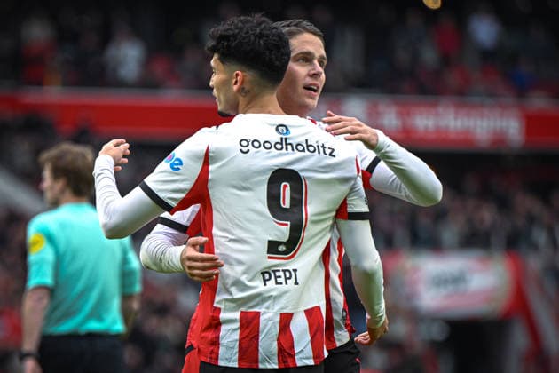 Netherlands, Football, Eredivisie, Matchday 14, 2025 2026, PSV Eindhoven vs FC Volendam, 30 11 2025, Philips Stadion , Eindhoven, Netherlands, Goal celebration after the 1 0 for PSV Eindhoven by Joey Veerman PSV Eindhoven, 23 Copyright: xMarkusxVerwimpx