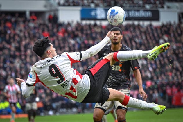Netherlands, Football, Eredivisie, Matchday 14, 2025 2026, PSV Eindhoven vs FC Volendam, 30 11 2025, Philips Stadion , Eindhoven, Netherlands, Ricardo Pepi PSV Eindhoven, 9 scores the goal to make it 2 0 with a drop goal Copyright: xMarkusxVerwimpx
