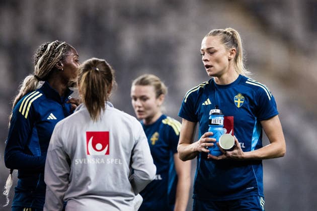 251130 Fridolina Rolfö during a training session with the Swedish women s national football team on November 30, 2025 in Stockholm Photo Kenta Jönsson BILDBYRAN COP 210 KJ0291 fotboll football soccer fotball träning practice training sverige sweden dam bbeng  Copyright: KENTAxJÖNSSON BB251130KJ033
